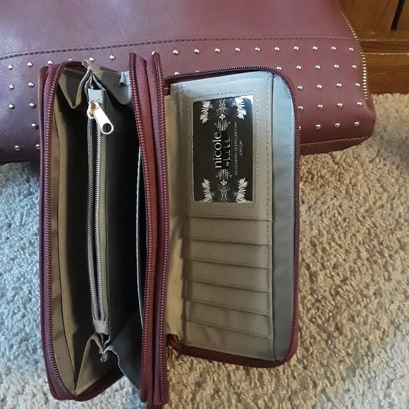 Nicole Miller Bag & Wallet - Picture 4 of 5